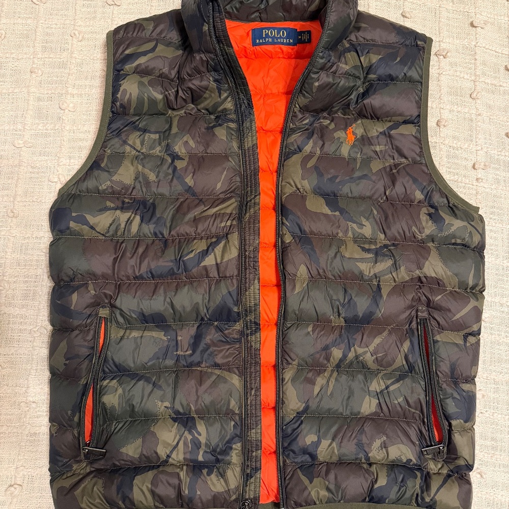 The Polo Ralph Lauren Camo/Orange Puffer Vest is a stylish and practical outerw - Picture 10 of 10
